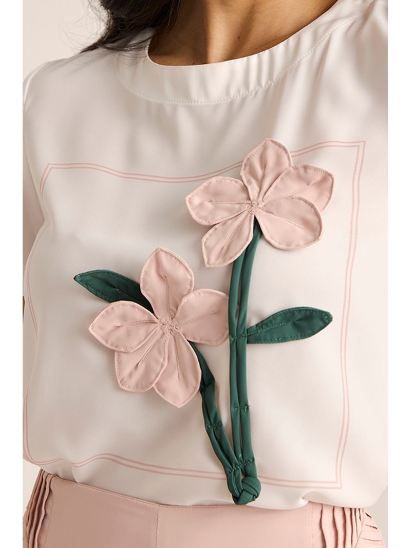 Blusa Baby Look Com Flor Aplicada E Perolas Off White 36