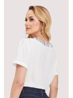 Blusa Baby Look Com Decote Canoa Estampado 38